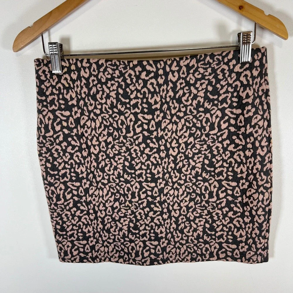 Forever 21 XXI Pink‎ Charcoal Leopard Animal Print Textured Mini Skirt Large NWT